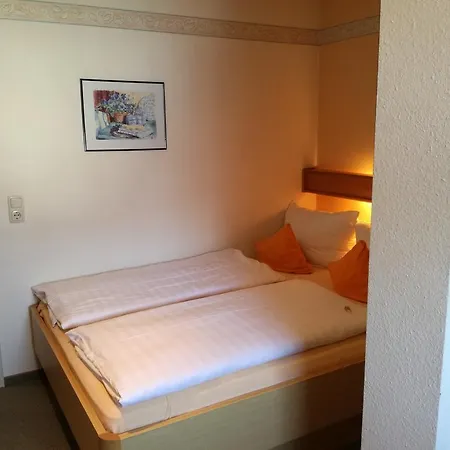 Gaestehaus Weingut - Froehliches Weinfass Hotel Kenn