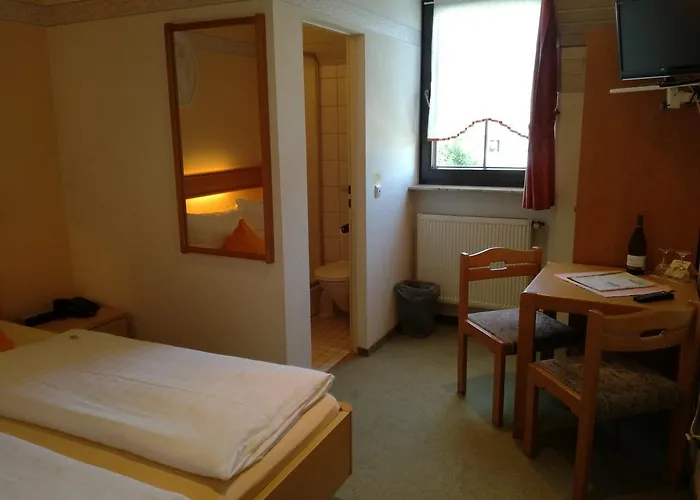 Hotel Gaestehaus Weingut - Froehliches Weinfass Kenn