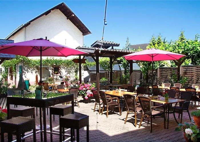 Hotel Gaestehaus Weingut - Froehliches Weinfass