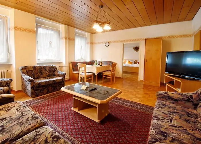 Hotel Gaestehaus Weingut - Froehliches Weinfass Kenn