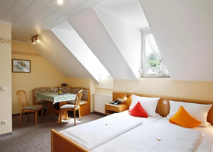 Hotel Gaestehaus Weingut - Froehliches Weinfass